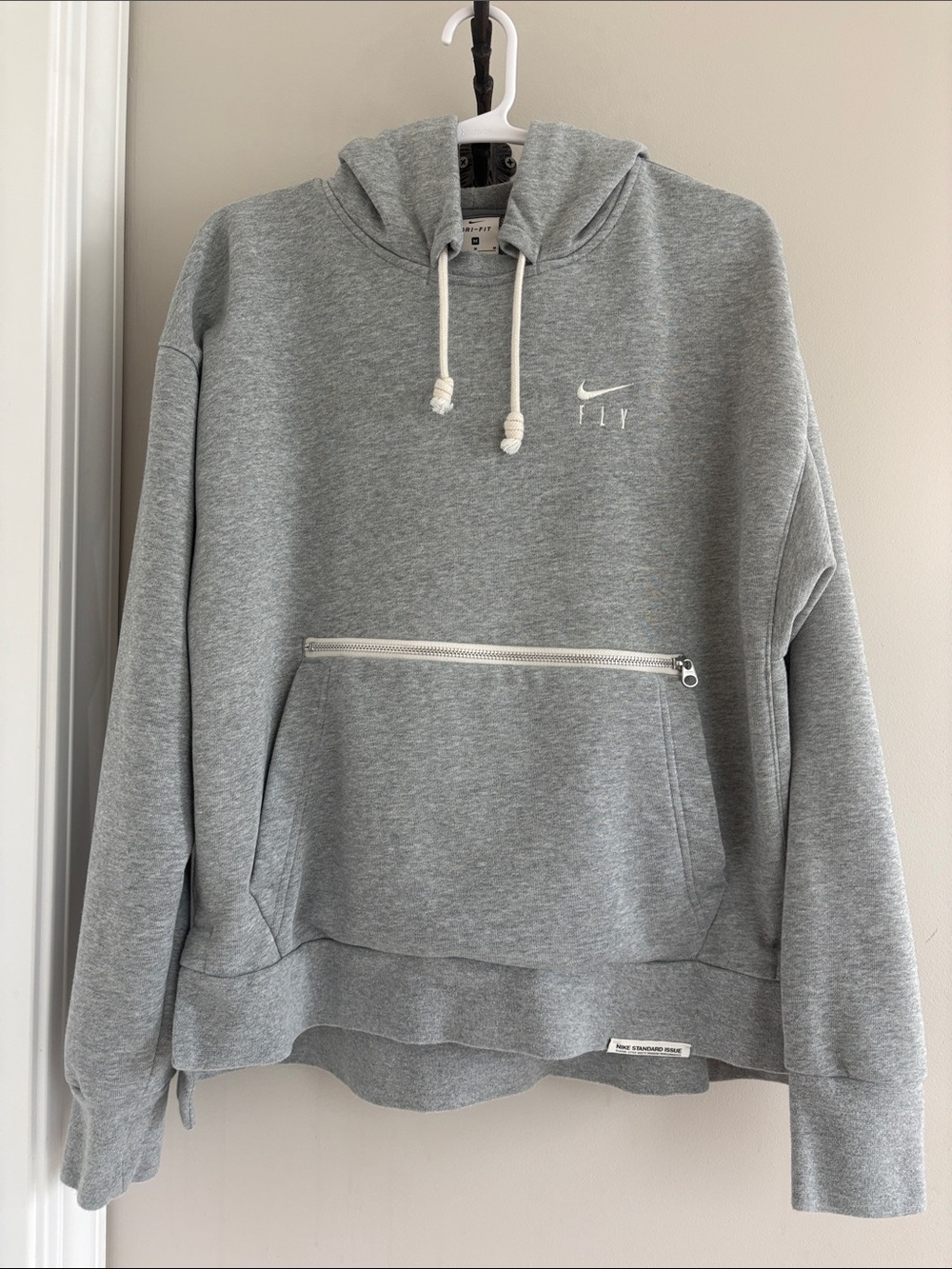 Nike Dri-Fit Swoosh Fly Standard Issue Women's Basketball Pullover Hoodie Size M